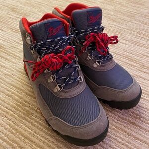 Danner Jag Lightweight Classic Hiking Boots - M’s 7.5/W’s 9